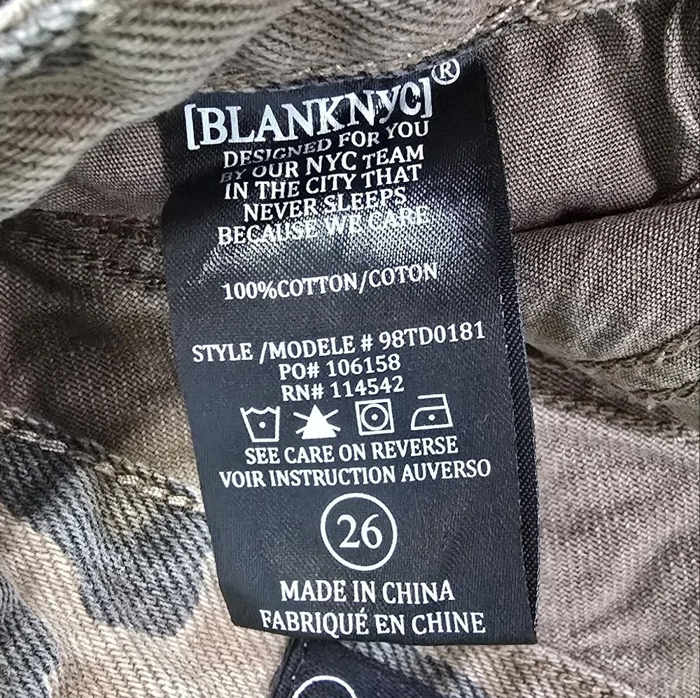 BLANK NYC | 100% COTTON FADED LEOPARD LIGHTLY DISTRESSED DENIM MINI SKIRT - Picture 14 of 16